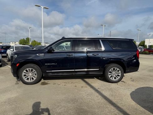 Used 2023 GMC Yukon XL Denali w/ Advanced Technology Package RWD image 10
