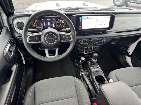 Used 2024 Jeep Wrangler Sahara image 11