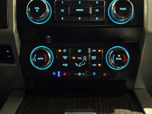 Used 2020 Ford F250 Lariat w/ Lariat Ultimate Package AWD/4WD image 28