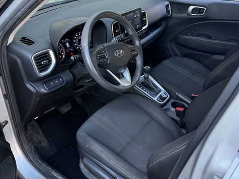 Used 2020 Hyundai Venue SEL image 3