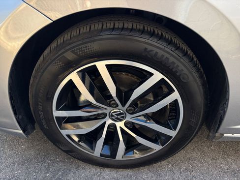 Used 2025 Volkswagen Jetta SE image 30