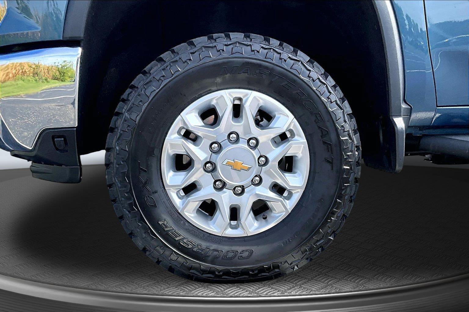 Used 2025 Chevrolet Silverado 3500 LT w/ Leather Package AWD/4WD image 10