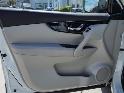 Used 2018 Nissan Rogue Sport SL AWD/4WD image 21