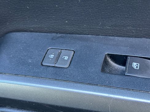 Used 2020 Toyota Tacoma SR5 RWD image 19