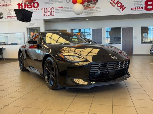 Certified 2024 Nissan Z Performance w/ Floor Mat Package image 5