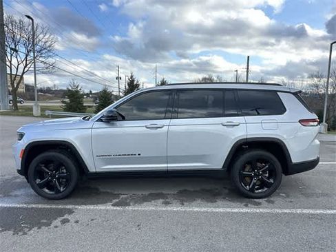Used 2023 Jeep Grand Cherokee L Laredo image 2