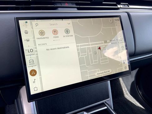 New 2025 Land Rover Range Rover SE image 17