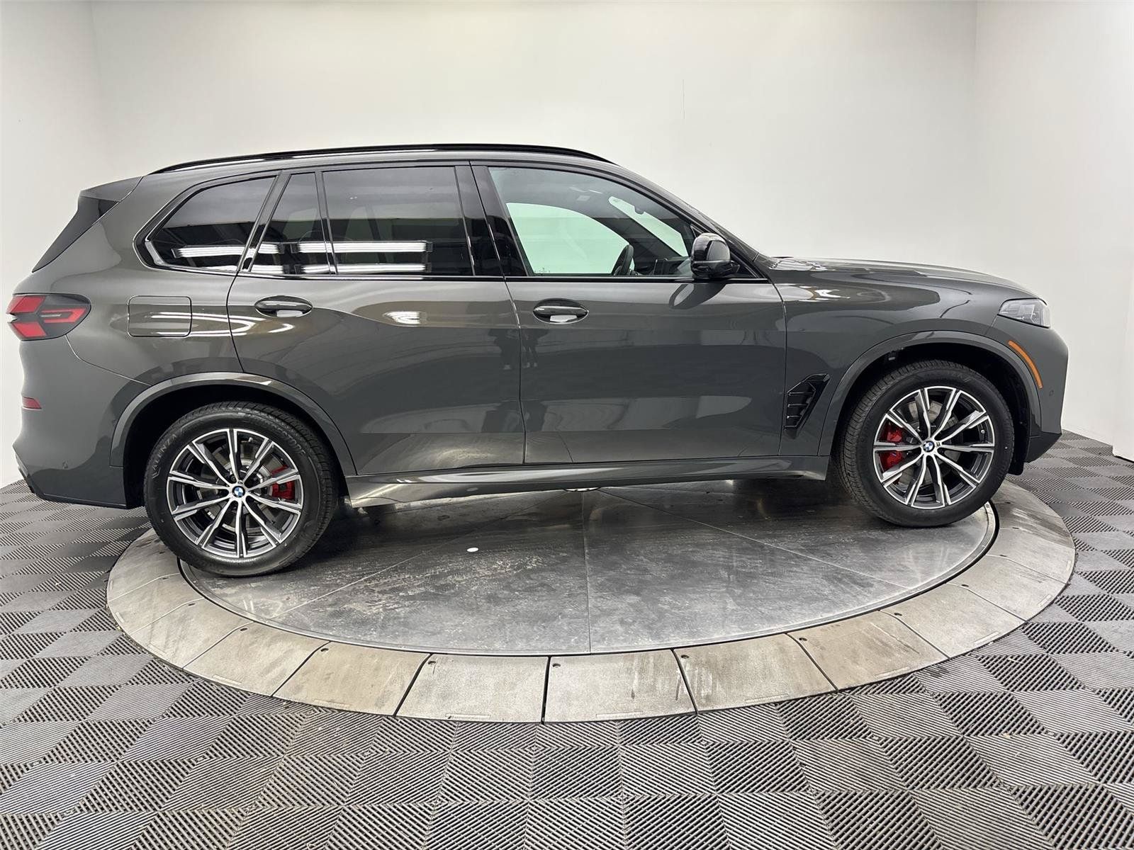 New 2026 BMW X5 M60i w/ Climate Comfort Package AWD/4WD image 17