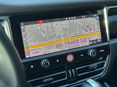 Used 2025 Porsche Macan image 24