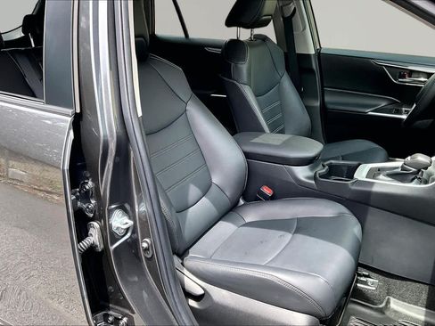 Used 2023 Toyota RAV4 XLE Premium FWD image 9