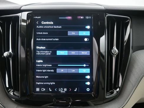 Used 2025 Volvo XC60 B5 Plus w/ Protection Package Premier image 18