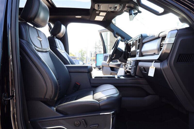 Used 2024 Ford F350 Platinum AWD/4WD image 31
