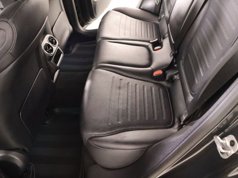 Used 2024 Mercedes-Benz GLC 300 4MATIC image 11