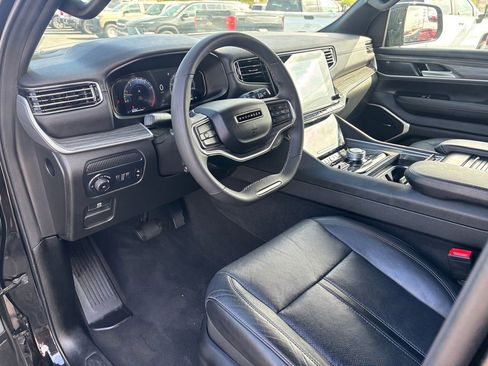 Used 2024 Jeep Wagoneer Series II w/ Flexible Seating Group AWD/4WD image 6
