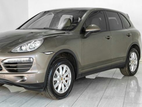 Used 2014 Porsche Cayenne Platinum Edition AWD/4WD image 63