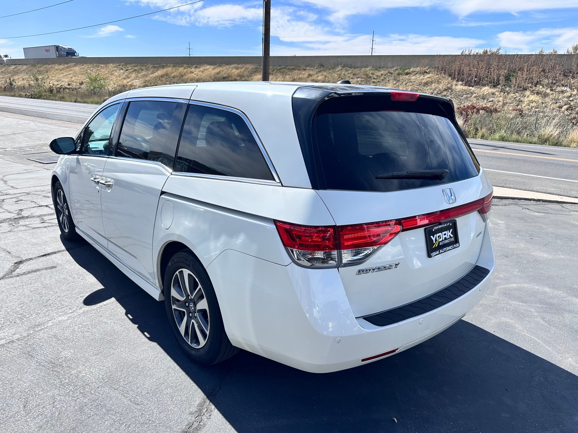 Used 2016 Honda Odyssey Touring Elite image 4