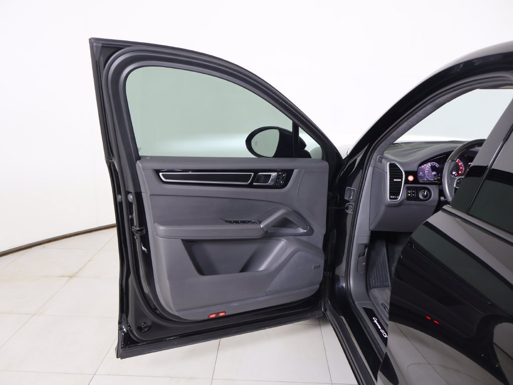 Certified 2023 Porsche Cayenne GTS w/ Premium Package Plus AWD/4WD image 27