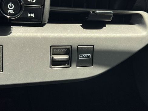 New 2026 Nissan Leaf Platinum+ w/ Floor Mat Package (Platinum+) FWD image 10