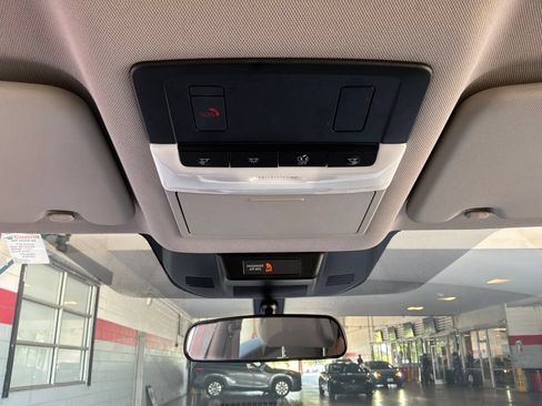 Used 2025 Nissan Rogue SV FWD image 16