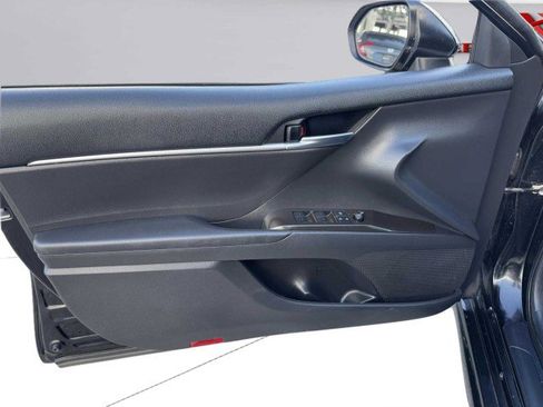 Used 2021 Toyota Camry SE w/ Carpet Mat Package (TMS) image 18