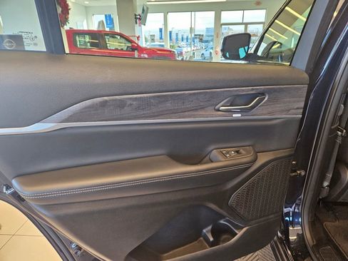 Used 2024 Jeep Grand Cherokee L Limited w/ Black Appearance Package image 25