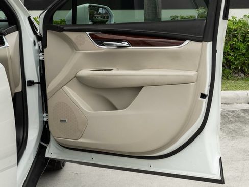 Used 2018 Cadillac XT5 Premium Luxury AWD/4WD image 34