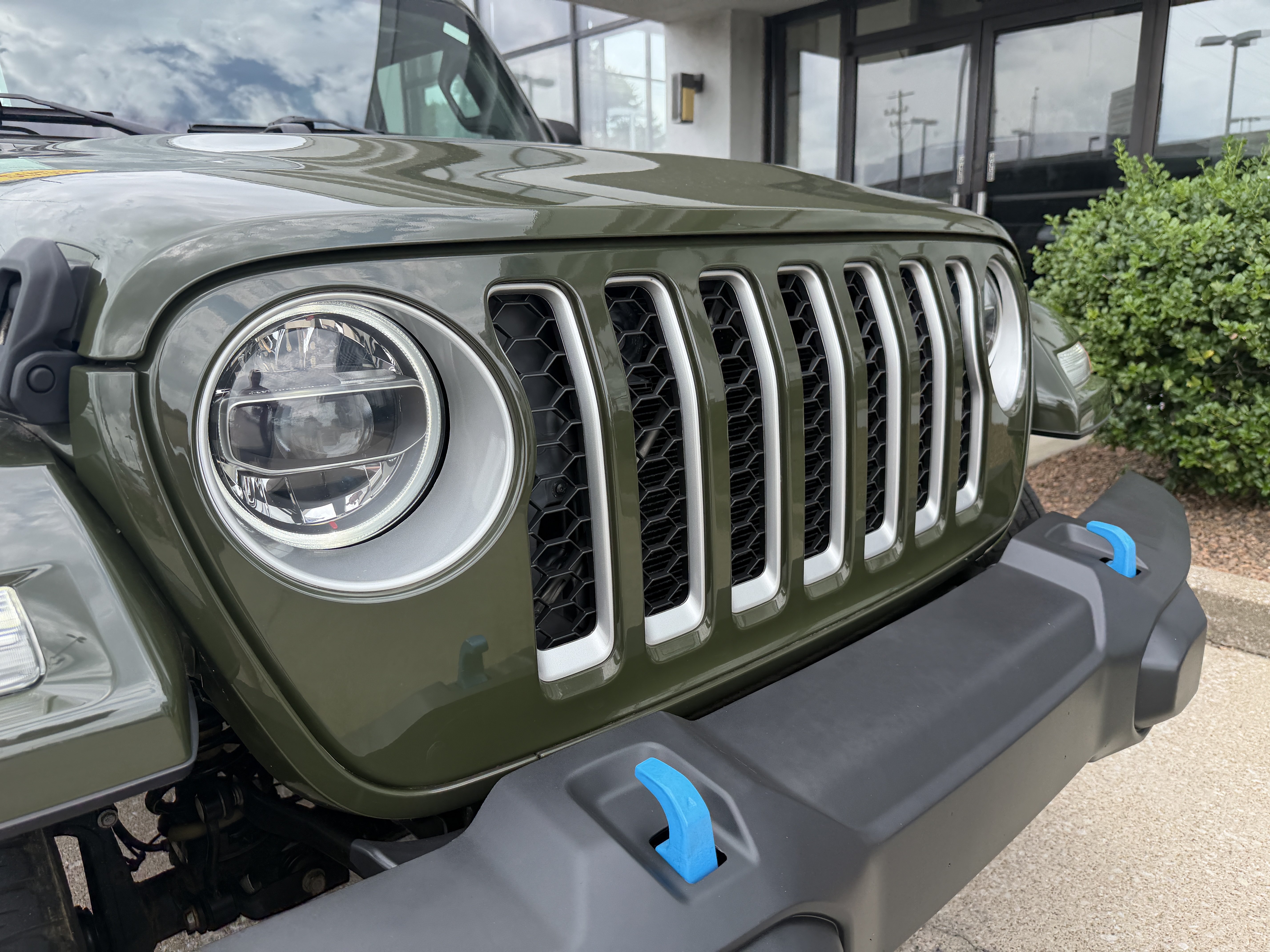 Used 2022 Jeep Wrangler Unlimited Sahara w/ Cold Weather Group AWD/4WD image 22