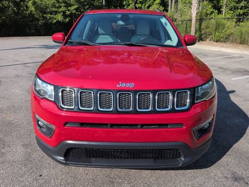 Used 2018 Jeep Compass Latitude FWD image 9