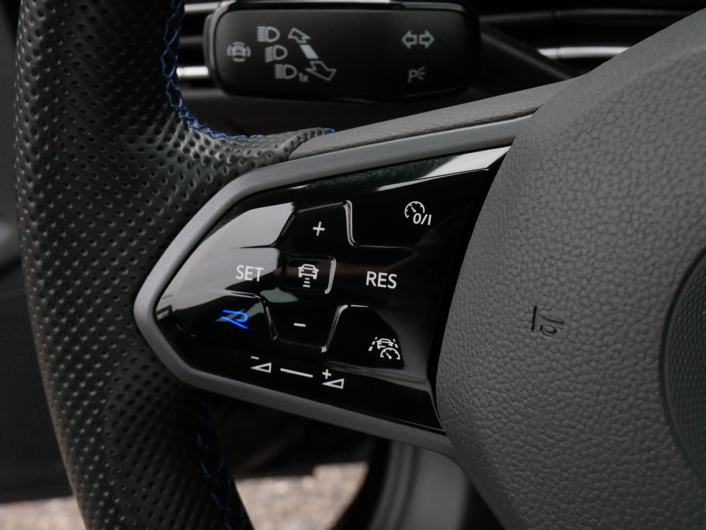 Certified 2022 Volkswagen Golf R AWD/4WD image 26