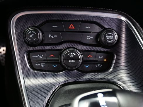 Used 2015 Dodge Challenger SXT Plus w/ Driver Convenience Group image 19