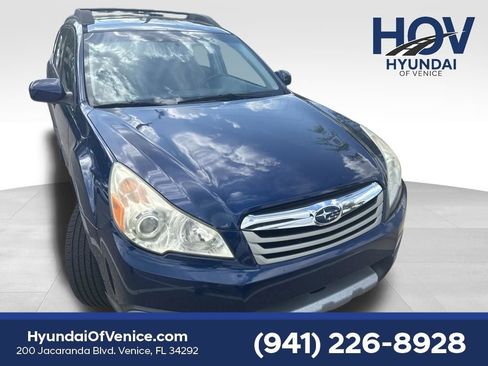 Used 2010 Subaru Outback 2.5i Premium AWD/4WD image 1
