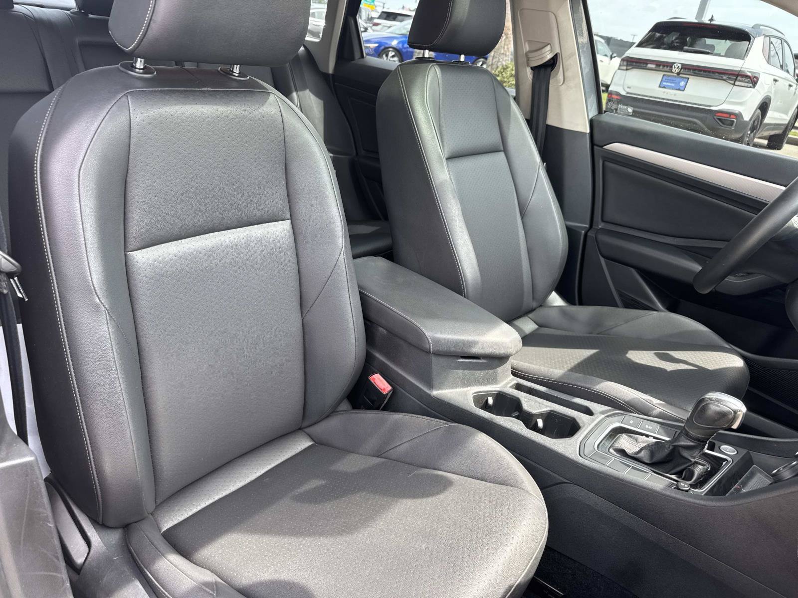 Used 2020 Volkswagen Jetta SE w/ SE Cold Weather Package FWD image 12