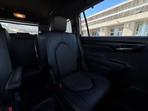 Used 2025 Toyota Highlander XSE AWD/4WD image 40