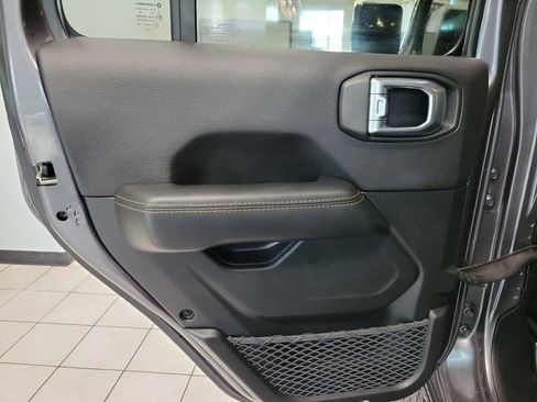 Used 2021 Jeep Gladiator Overland AWD/4WD image 31