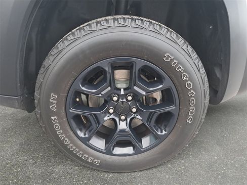 Certified 2022 Jeep Cherokee Latitude w/ Sun & Sound Group image 31