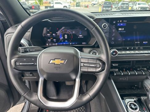 Used 2024 Chevrolet Colorado LT w/ LT Convenience Package image 11