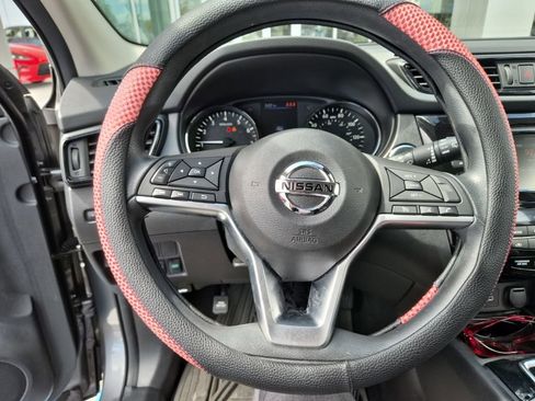Used 2020 Nissan Rogue Sport SV FWD image 6