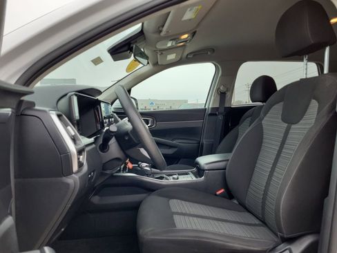 Used 2021 Kia Sorento LX image 19