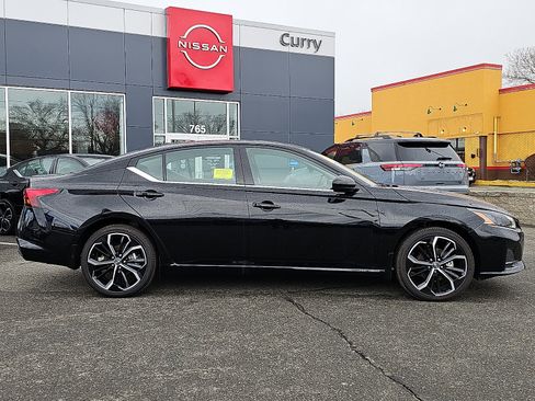 Used 2025 Nissan Altima 2.5 SR AWD/4WD image 7