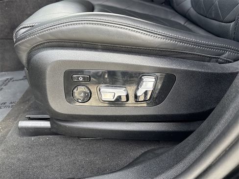 Used 2025 BMW X6 xDrive40i w/ Climate Comfort Package image 16