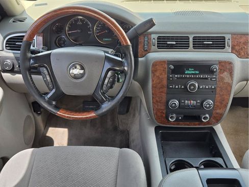 Used 2007 Chevrolet Suburban LT RWD image 24