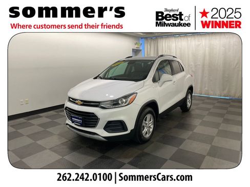 Used 2020 Chevrolet Trax LT w/ LT Convenience Package AWD/4WD image 2