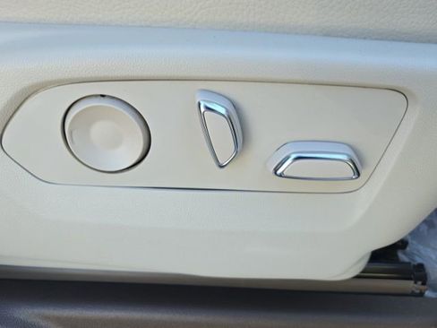 Used 2023 GMC Yukon XL Denali w/ Advanced Technology Package image 26