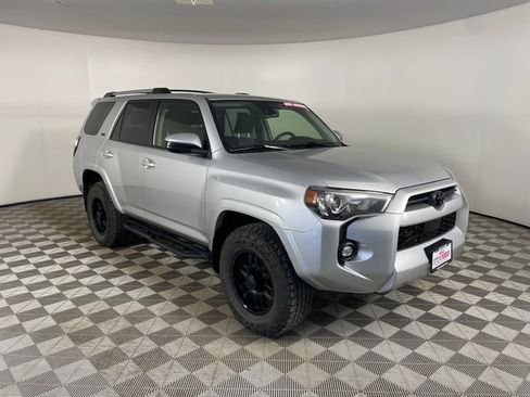 Used 2022 Toyota 4Runner SR5 AWD/4WD image 25