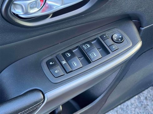 Used 2022 Jeep Cherokee Limited image 16