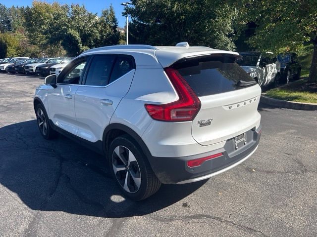 Used 2024 Volvo XC40 B5 Plus w/ Protection Package Premier AWD/4WD image 4