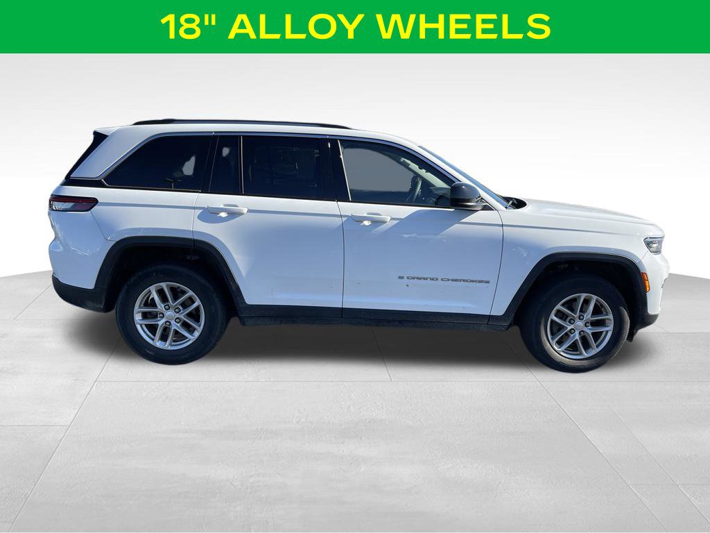 Used 2023 Jeep Grand Cherokee Laredo AWD/4WD image 6