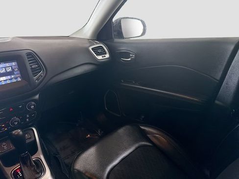 Used 2018 Jeep Compass Latitude w/ Popular Equipment Group FWD image 22