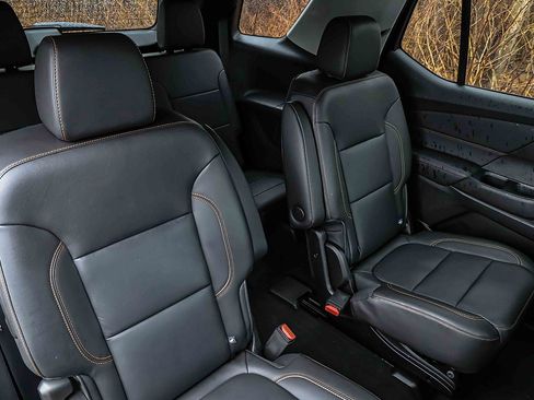 Used 2021 Chevrolet Traverse LT image 25