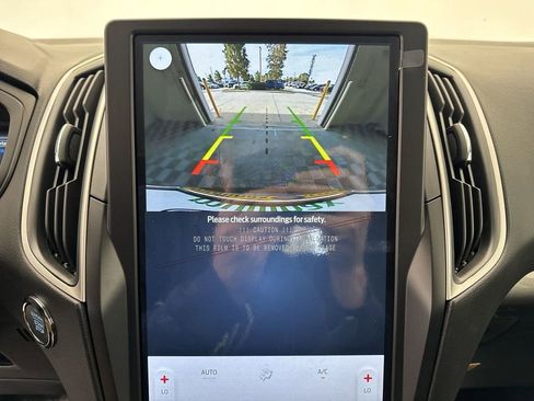 New 2024 Ford Edge SE image 8